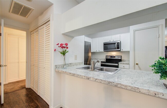 Building Photo - 2023 Gentryside Dr