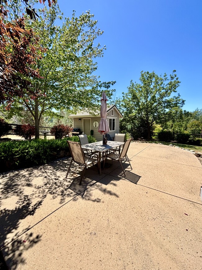 Building Photo - 901 Morgan Ranch Dr