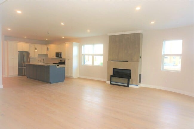 Building Photo - 99 Moody St