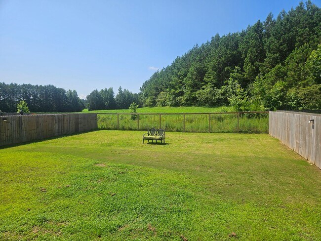 Building Photo - 3 Bedroom, 2 Bath home.