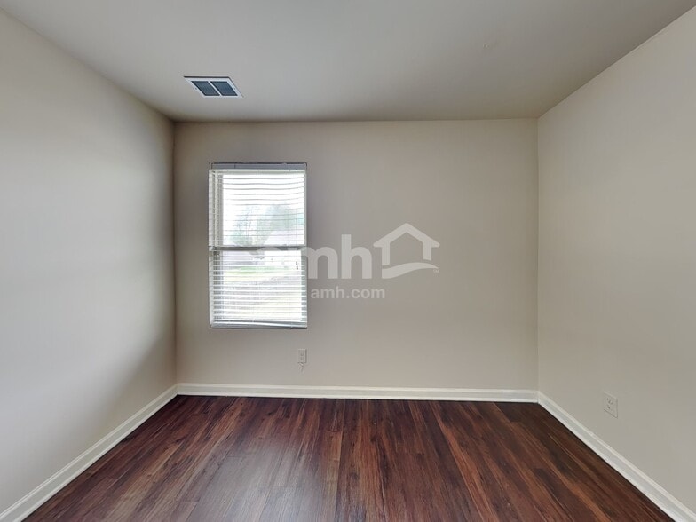 Building Photo - 4104 Dale Dr SE