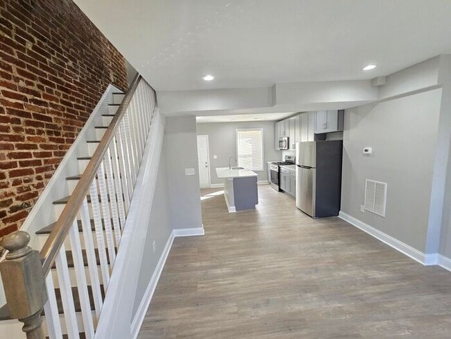 Building Photo - 3169 Ravenwood Ave