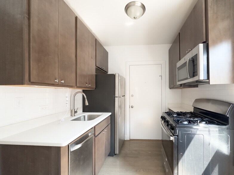 Building Photo - 2641 N Spaulding Ave