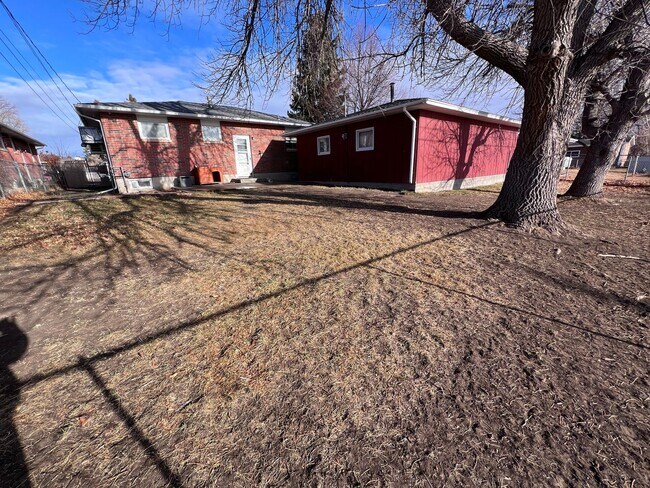 Building Photo - Charming duplex - 2bedroom, 1 bath