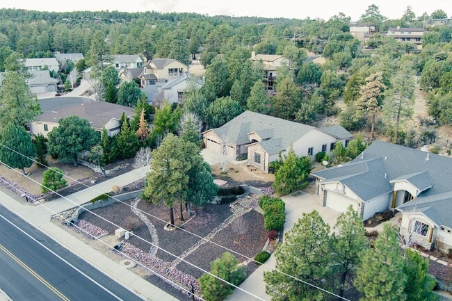 Building Photo - 4 Bedroom, 2 Bathroom Home in Timber Ridge