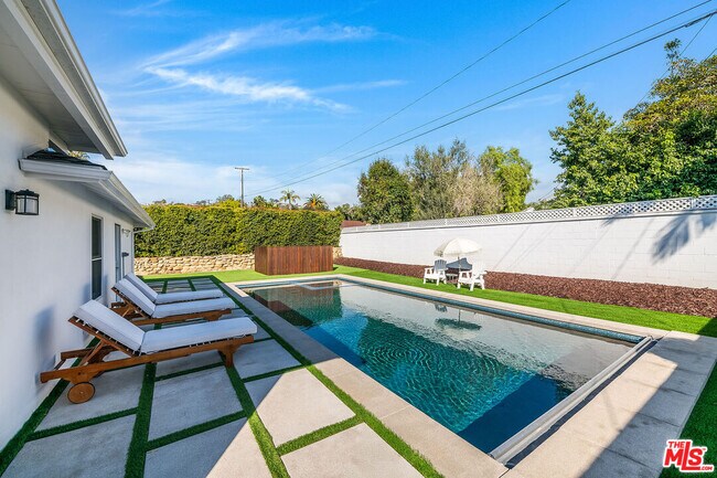 Building Photo - 134 La Plata