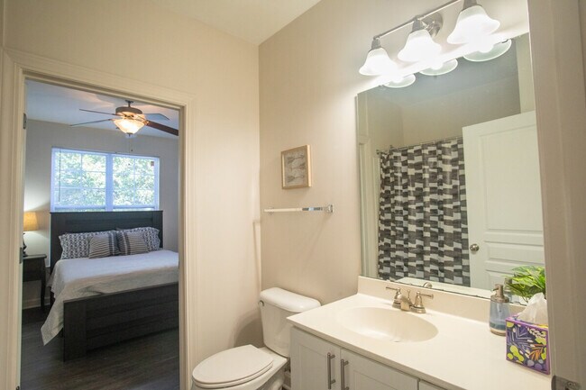 Building Photo - 8122 Hydon Dawn Ln