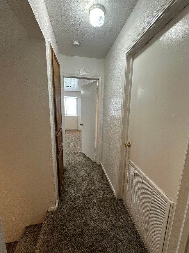 Building Photo - 1311 Eastgate Dr