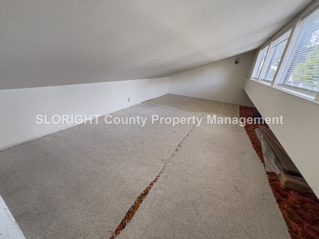 Building Photo - AVAILABLE NOW - Beautiful 2 Bed, 2 Bath Pi...