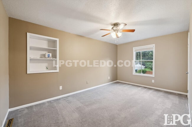 Building Photo - 7044 Springfield Dr
