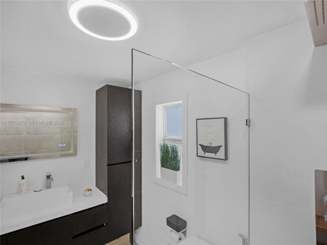 Building Photo - 920 NE 159th St