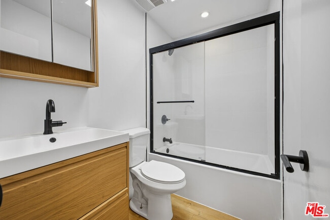 Building Photo - 1738 Colby Ave