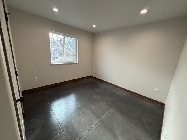 Building Photo - 115 4th St SW