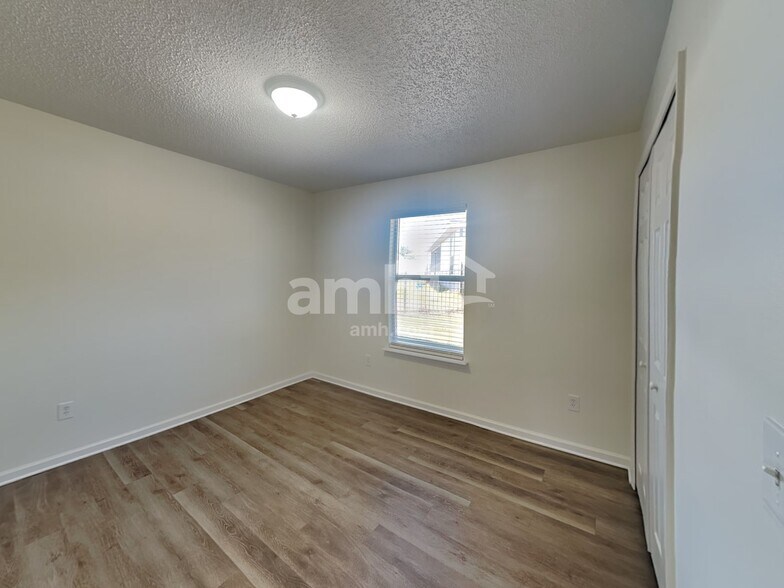 Building Photo - 2739 Ravine Hill Dr