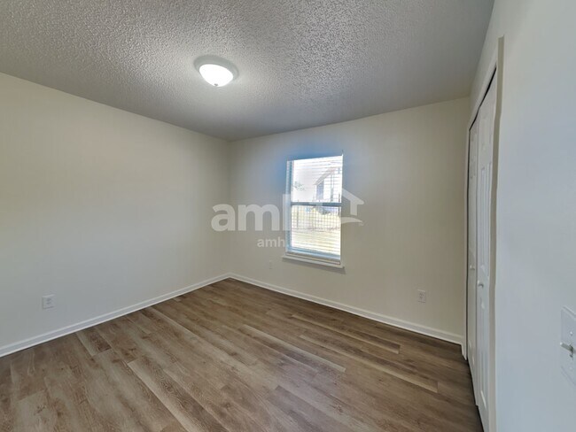 Building Photo - 2739 Ravine Hill Dr