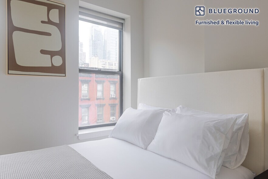 Building Photo - 515 W 47th St