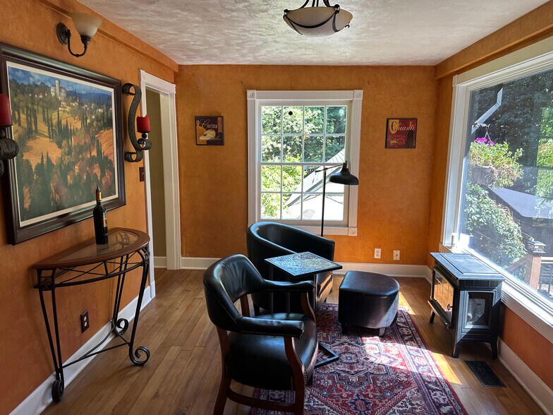 Building Photo - 14537 SW Dekorte Ter