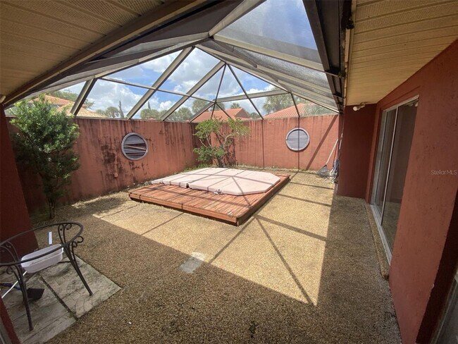 Building Photo - 2 bed 2 bath With Private Courtyard