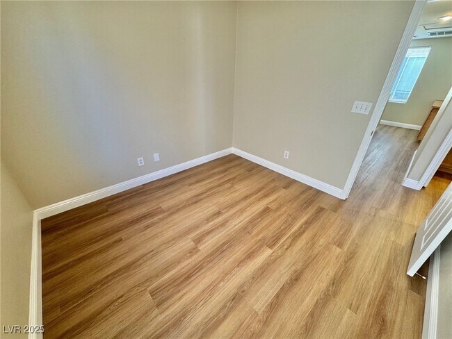 Building Photo - 10992 Scotch Rose St