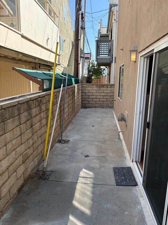 Building Photo - 237 Santa Monica Dr