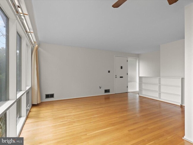 Building Photo - 5600 Bristol Ct