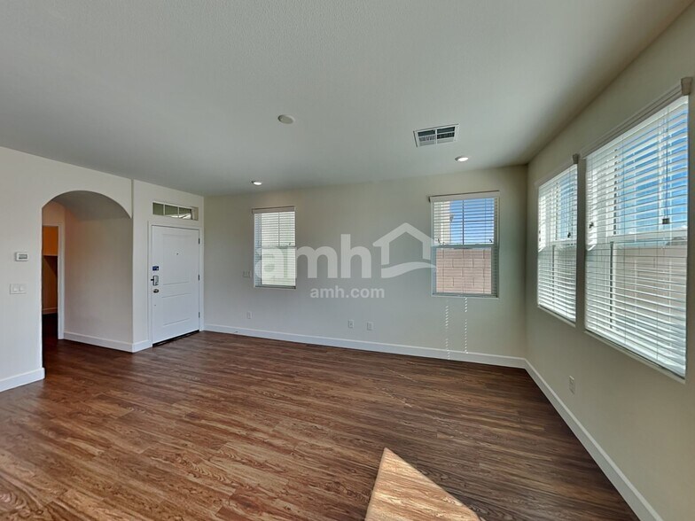 Building Photo - 8152 Inhibition Ct
