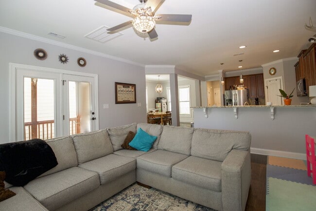 Building Photo - "Spacious 4-Bedroom, 2.5 Bath Gem with Law...