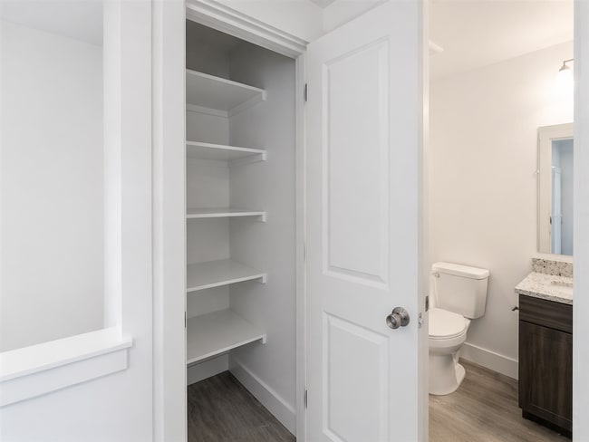 Building Photo - $1000 OFF YOUR 1ST MONTHS RENT! BRAND NEW TOWNHOME IN THE DESIRABLE SOUTHRIDGE AREA!