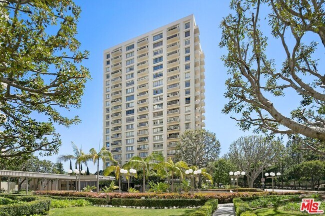 Building Photo - 2170 Century Park E