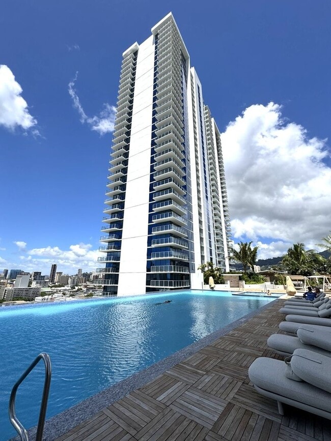 Building Photo - 1/1/1 Penthouse Unit at Park on Keeaumoku - Fabulous Views!