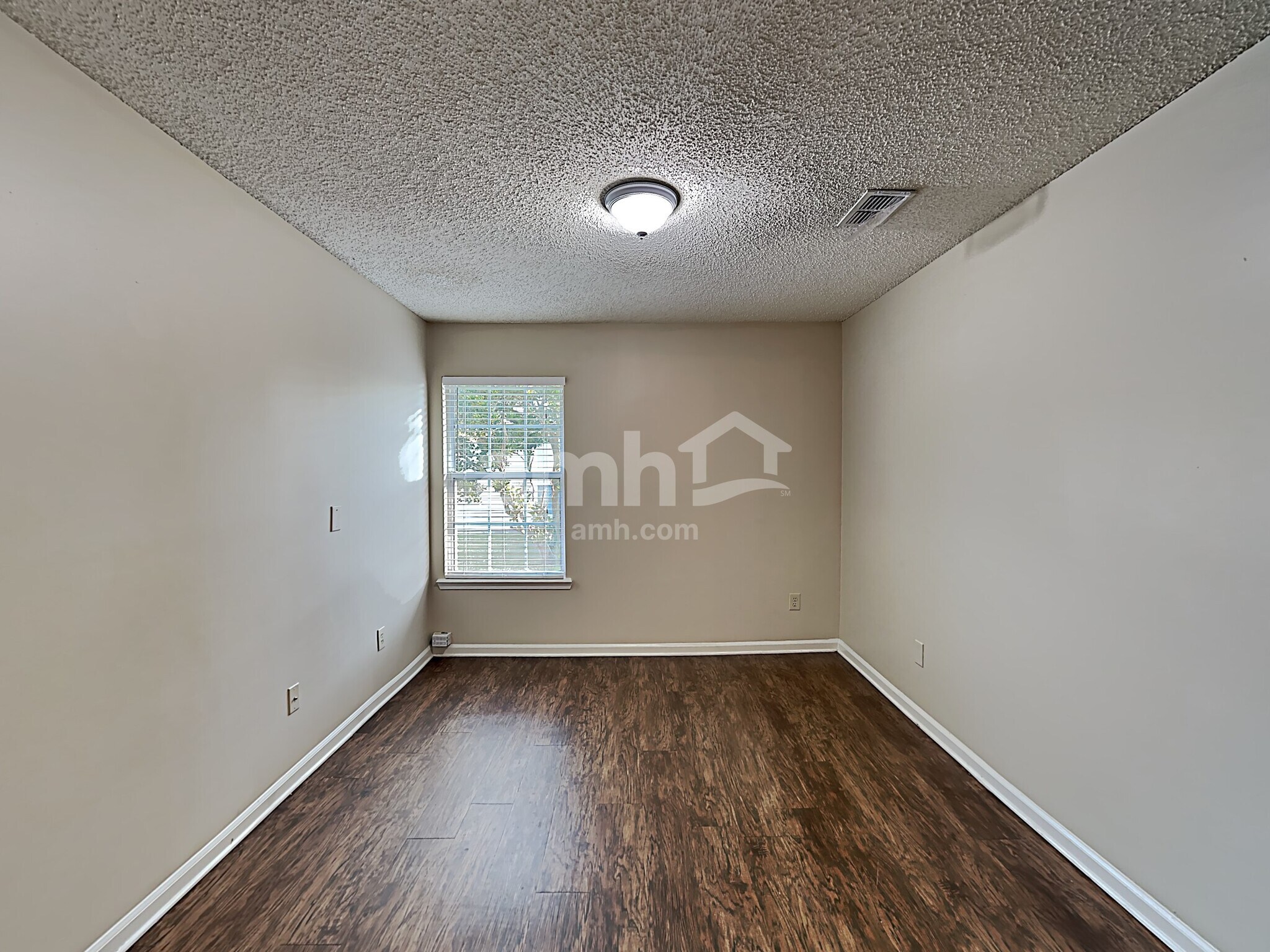 Building Photo - 4637 Blue Stream Ln S