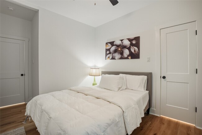 Building Photo - 8017 Cora St