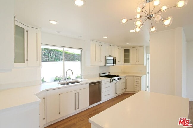 Building Photo - 7353 Pyramid Pl