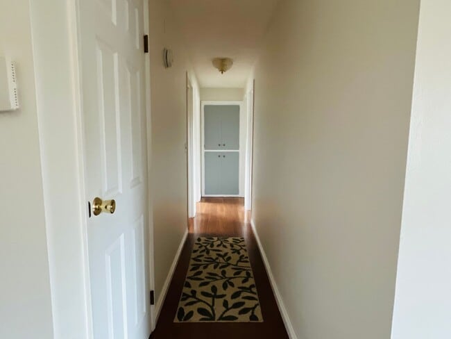 Building Photo - Beautiful yard, 3 bedroom 1 bath rambler i...
