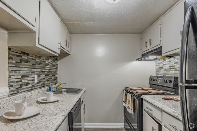 2BR, 1.5BA - 1000SF - Kitchen - Bloom at Jonesboro