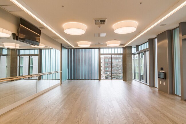 Building Photo - 2bd/1ba Seattle Condo
