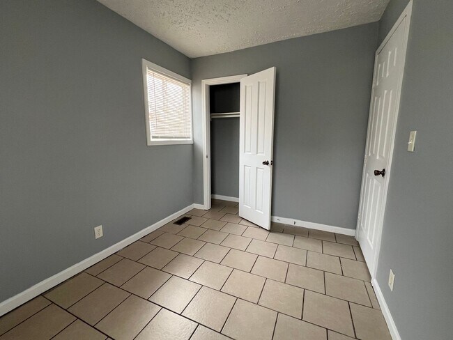 Building Photo - Far Eastside 3 Bedroom 1 Bath