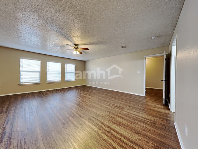 Building Photo - 5204 Blue Cir