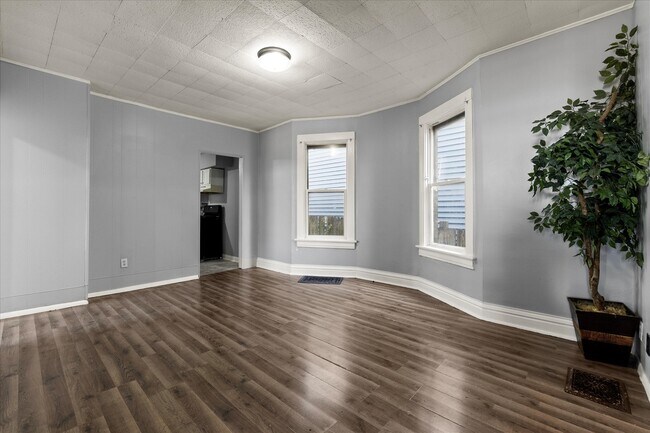 Building Photo - 316 N Hickory St