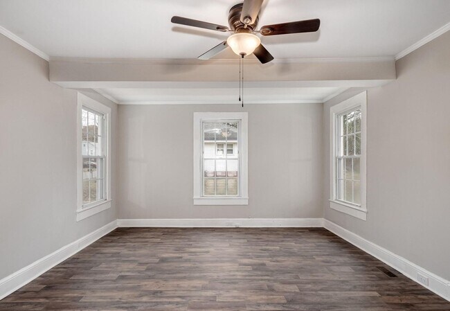 Building Photo - Charming, Fully Updated Ranch Home Near Downtown Kannapolis!