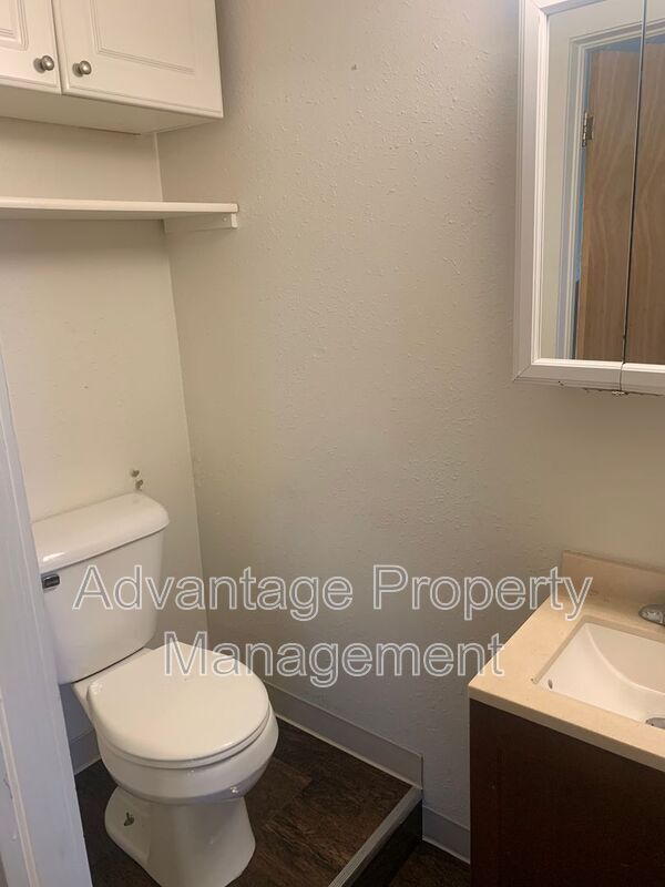 Building Photo - 324 SW Calapooia St