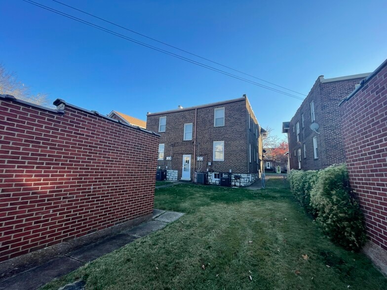 Backyard - 4945 Mardel Ave