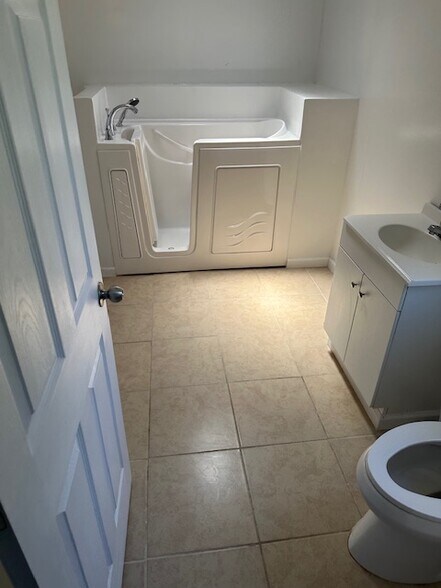 Master bathroom - 203 E Carter St