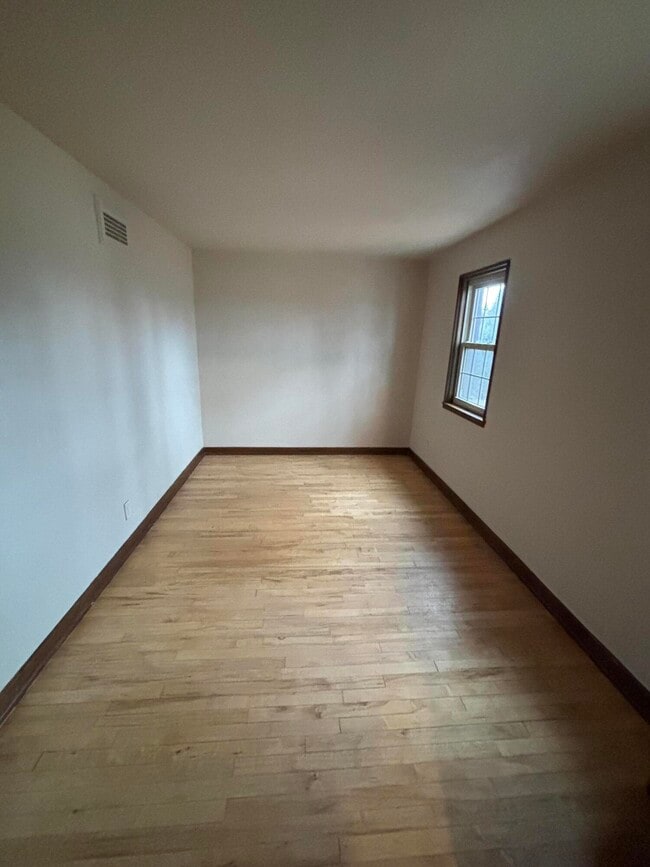 Building Photo - 5586 Azalea Ct