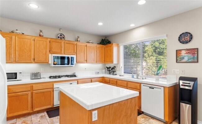 Building Photo - 8705 Running Springs Dr