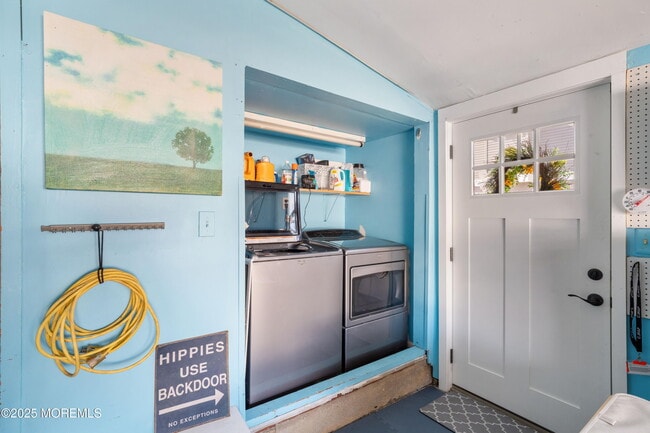Building Photo - 825 Leeward Dr