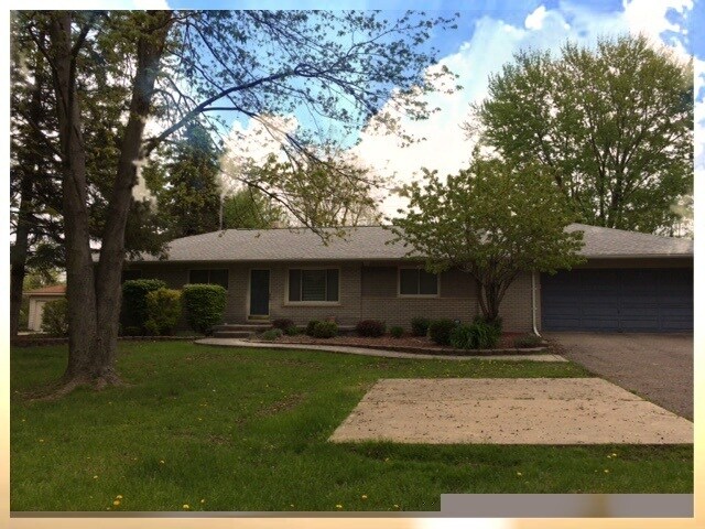 Primary Photo - LOCATION, LOCATION, 3 BEDROOM HOUSE FOR LE...