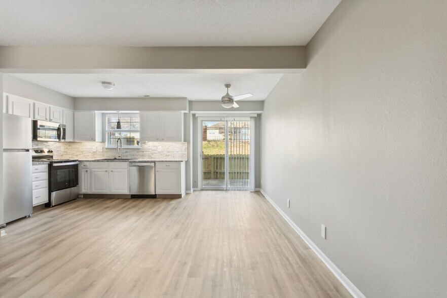 Building Photo - Chestnut Heights