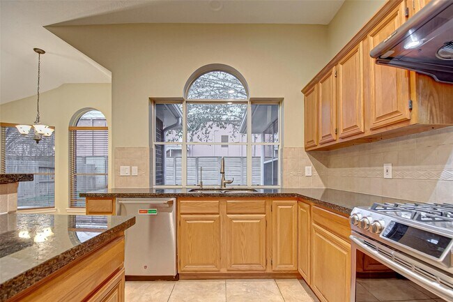 Building Photo - 4611 Summer Lakes