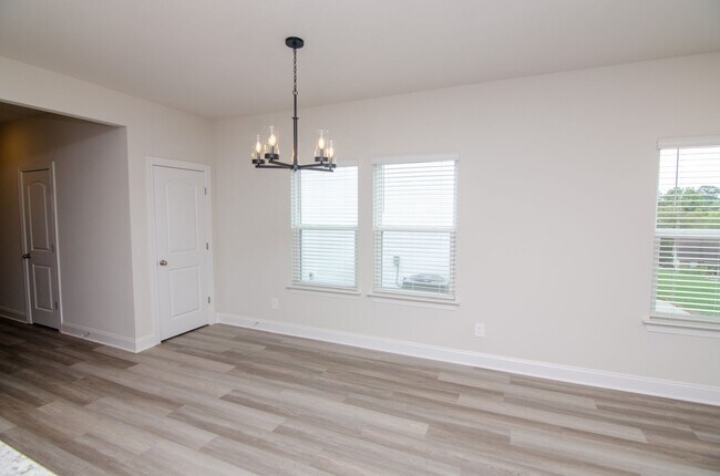 Building Photo - 4960 Trail Ridge Ct